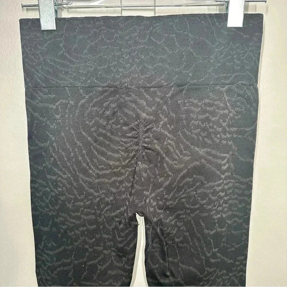 Gymshark black leggings size medium - Picture 2 of 5